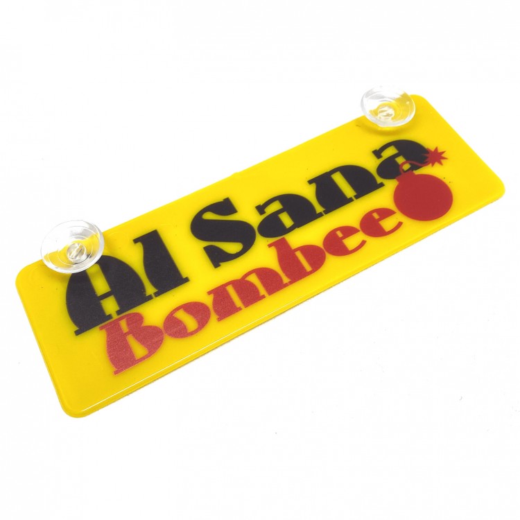 Al Sana Bombee Yazılı Sarı Dekor Plaka Vantuzlu Cam Süsü 22x7.5cm