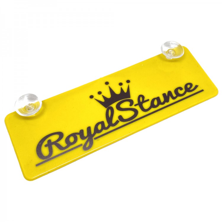 Royal Stance Yazılı Sarı Dekor Plaka Vantuzlu Cam Süsü 22x7.5cm