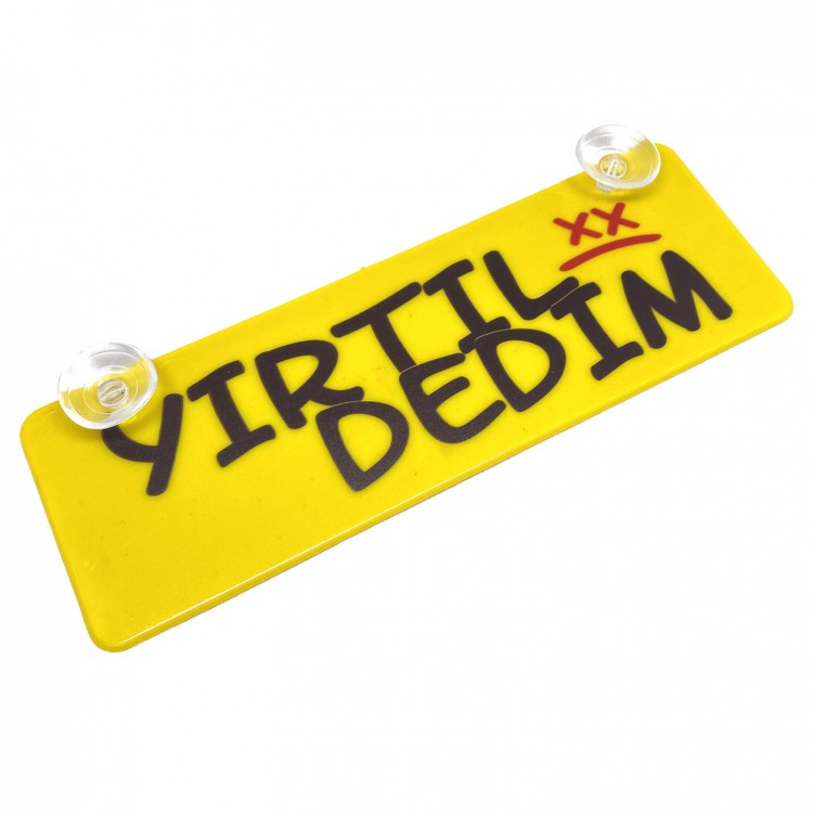 Yırtıl Dedim Yazılı Sarı Dekor Plaka Vantuzlu Cam Süsü 22x7.5cm